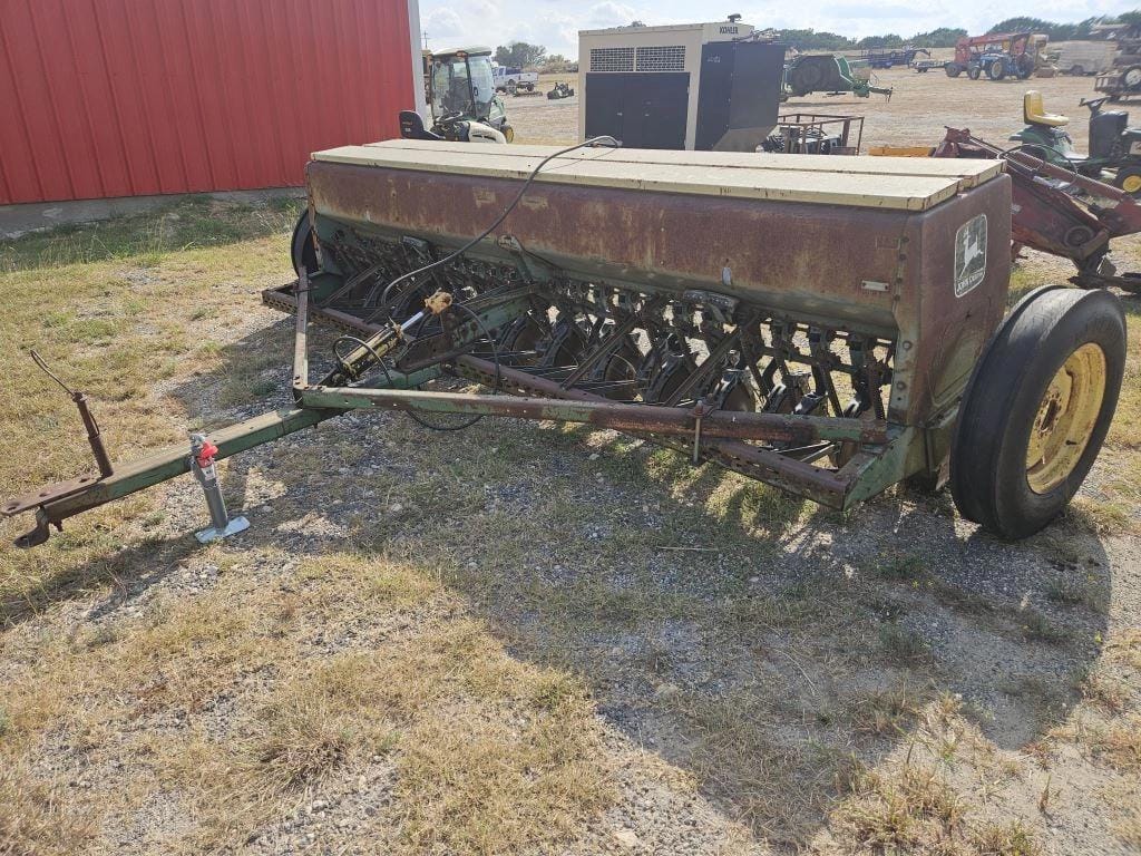 John Deere 8300 Equipment Image0