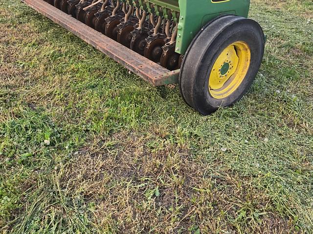 Image of John Deere 8300 equipment image 3