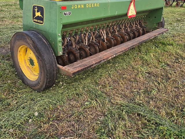 Image of John Deere 8300 equipment image 2