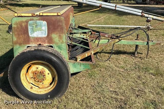 Image of John Deere 8300 equipment image 3