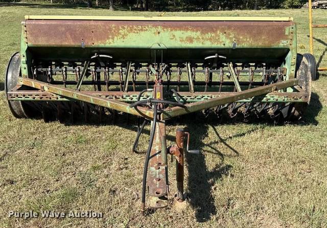 Image of John Deere 8300 equipment image 1