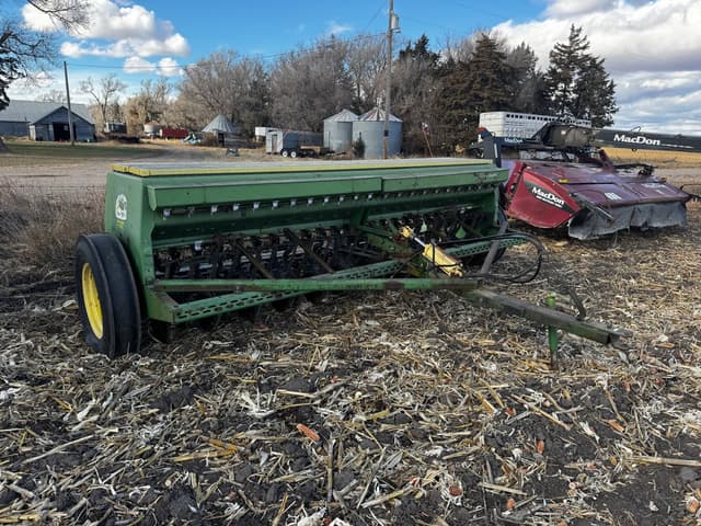 Image of John Deere 8300 equipment image 2