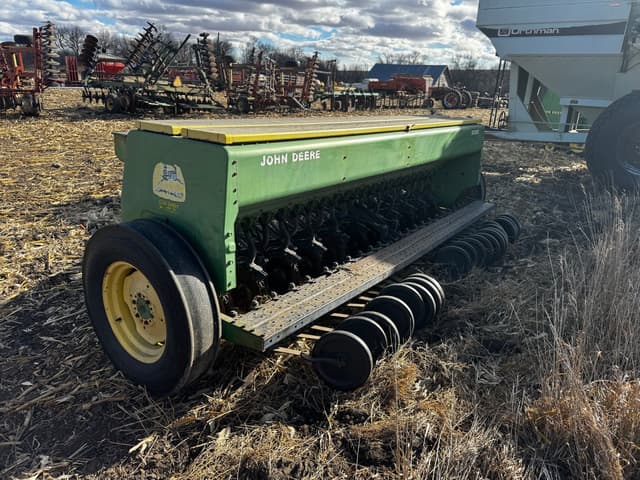 Image of John Deere 8300 equipment image 3