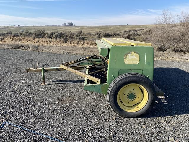 Image of John Deere 8300 equipment image 1