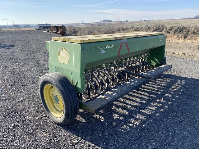 Image of John Deere 8300 equipment image 2