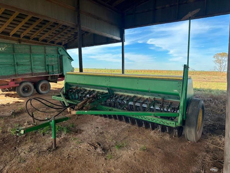 Image of John Deere 8300 Primary image