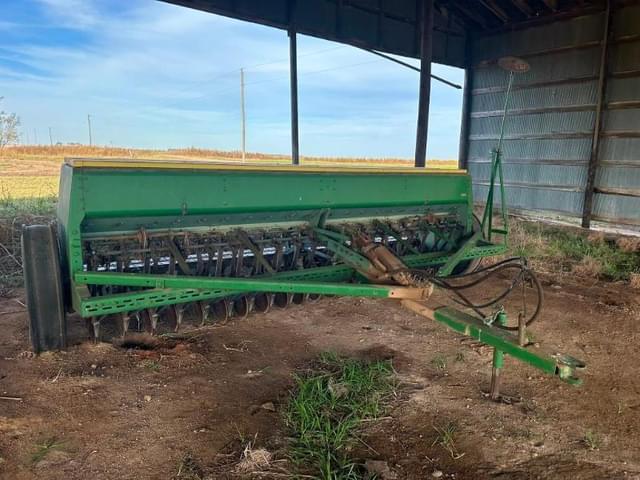 Image of John Deere 8300 equipment image 2