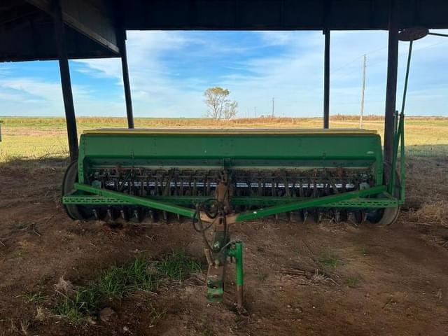 Image of John Deere 8300 equipment image 1