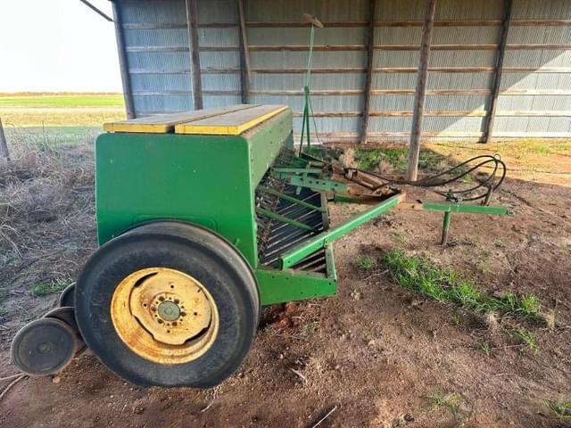 Image of John Deere 8300 equipment image 3