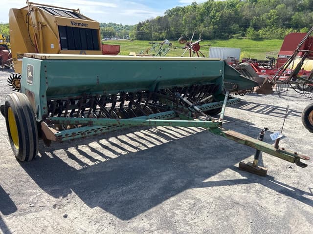 Image of John Deere 8300 equipment image 2