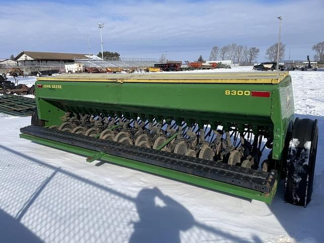 Image of John Deere 8300 equipment image 4