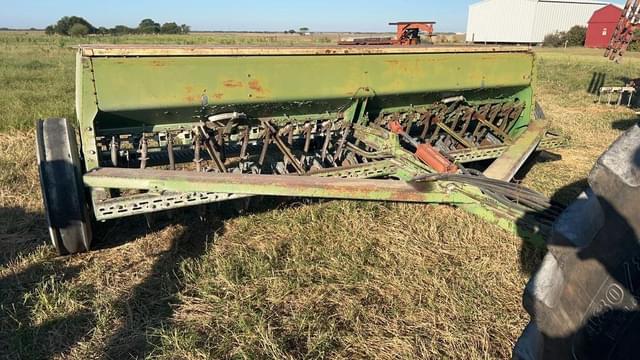 Image of John Deere 8300 equipment image 4