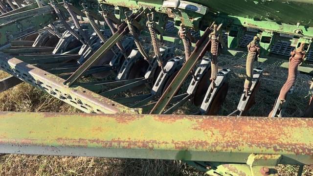 Image of John Deere 8300 equipment image 1