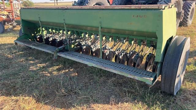 Image of John Deere 8300 equipment image 2