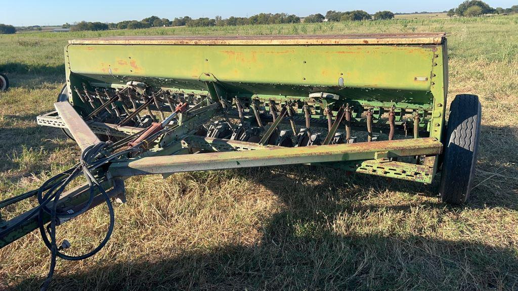 Image of John Deere 8300 Primary image