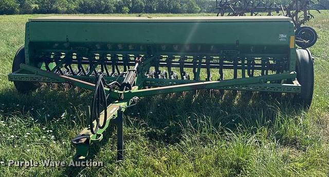 Image of John Deere 8300 equipment image 1