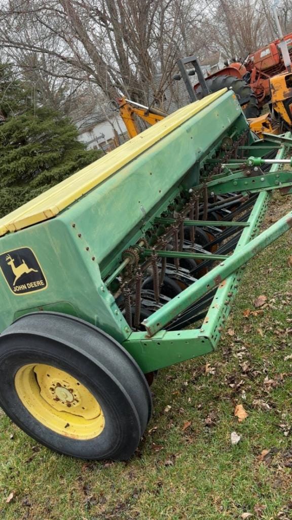 John Deere 8300 Equipment Image0