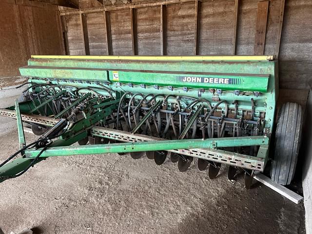 Image of John Deere 8300 equipment image 3