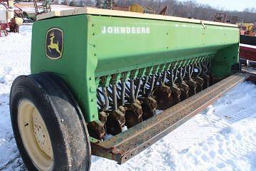 Image of John Deere 8300 equipment image 4