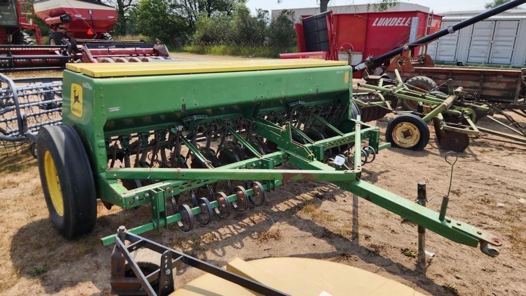 John Deere 8300 Equipment Image0