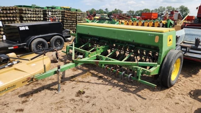 Image of John Deere 8300 equipment image 1