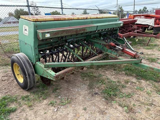 Image of John Deere 8300 equipment image 1