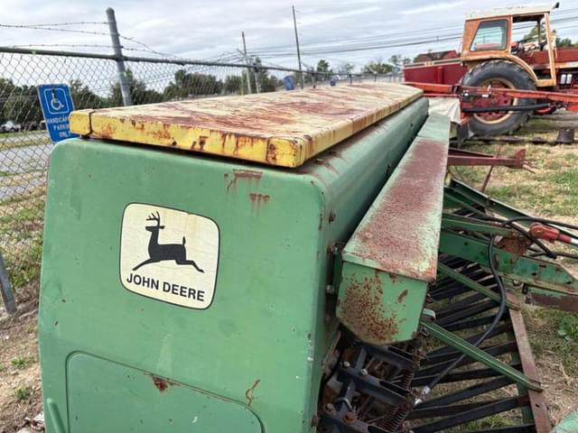 Image of John Deere 8300 equipment image 2