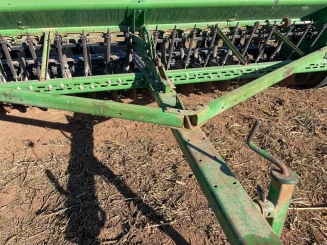 Image of John Deere 8300 equipment image 2