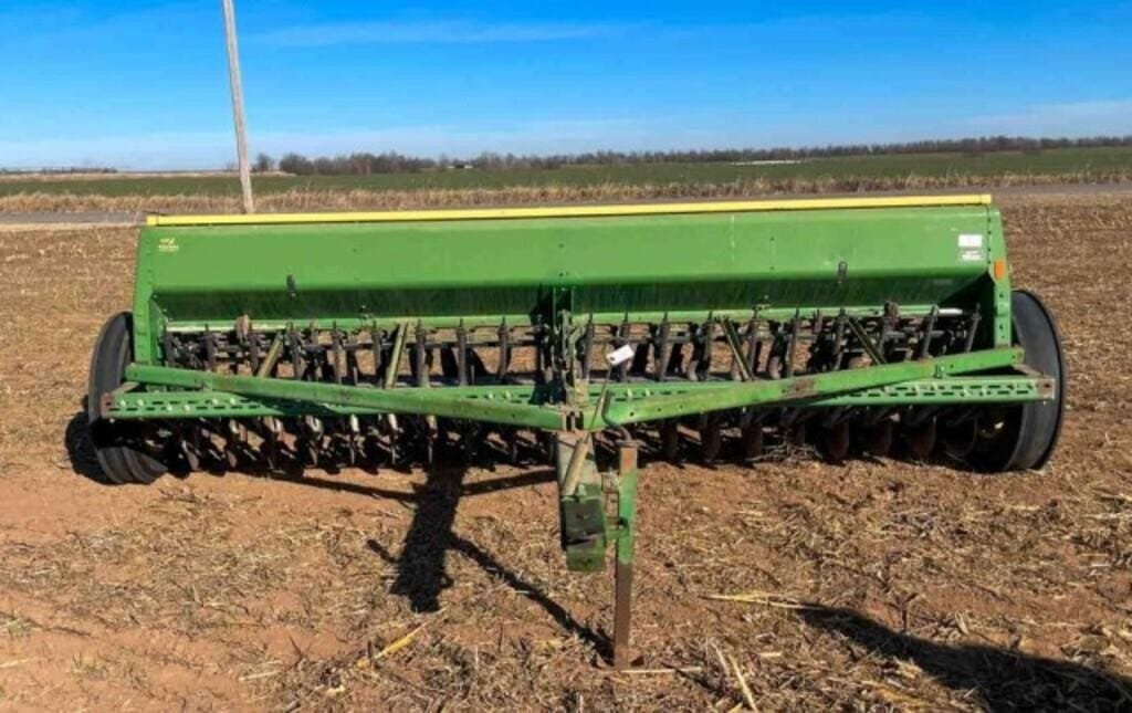 John Deere 8300 Equipment Image0