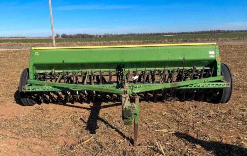 Image of John Deere 8300 Primary image