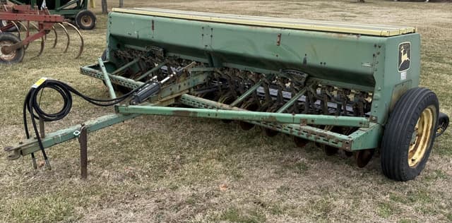 Image of John Deere 8300 equipment image 1