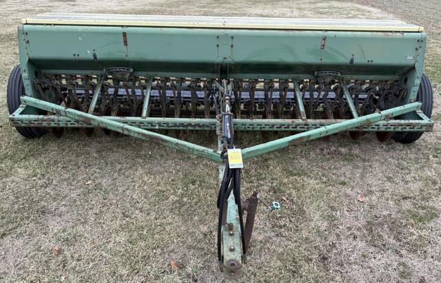 Image of John Deere 8300 equipment image 2