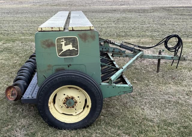 Image of John Deere 8300 equipment image 3