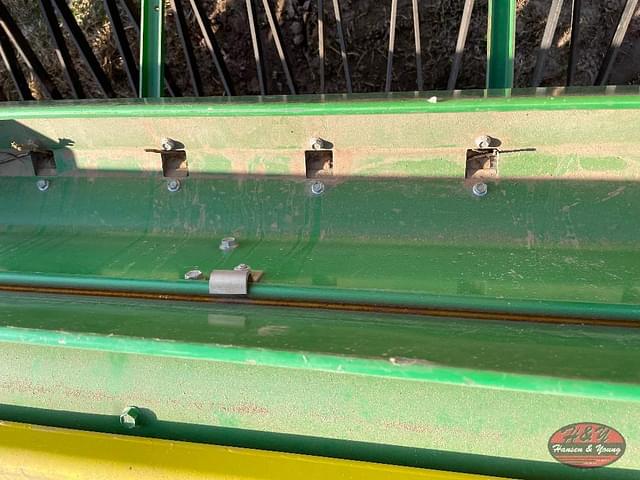 Image of John Deere 8300 equipment image 2