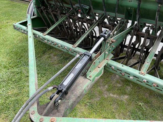 Image of John Deere 8300 equipment image 3