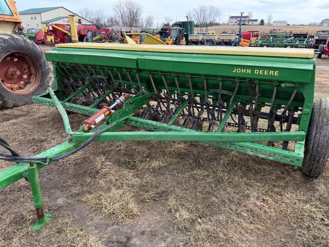 Image of John Deere 8300 equipment image 1