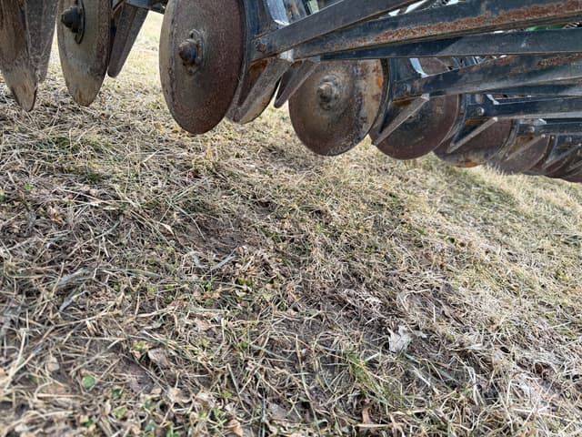 Image of John Deere 8300 equipment image 4