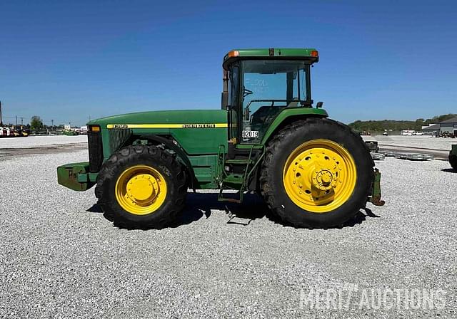 Image of John Deere 8300 equipment image 1