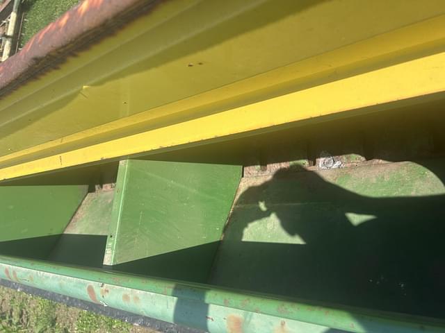 Image of John Deere 8300 equipment image 4