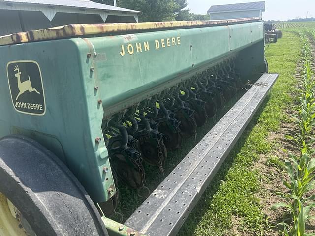 Image of John Deere 8300 equipment image 3