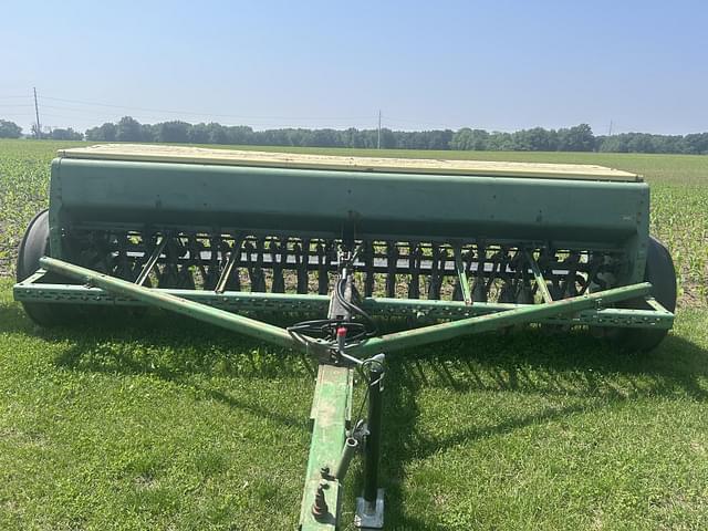 Image of John Deere 8300 equipment image 2