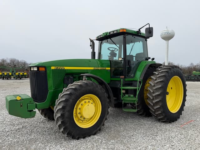 Image of John Deere 8300 equipment image 2