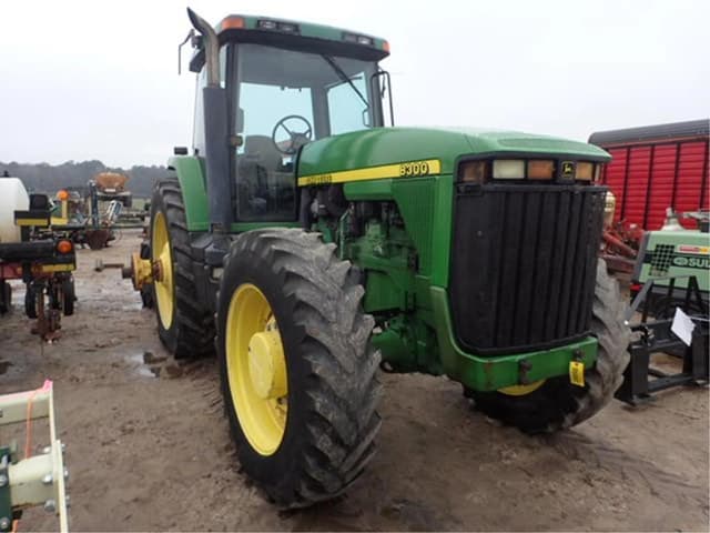 Image of John Deere 8300 equipment image 2