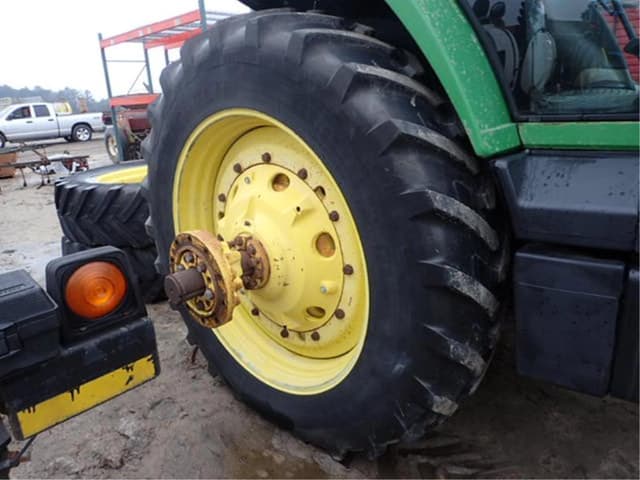 Image of John Deere 8300 equipment image 4