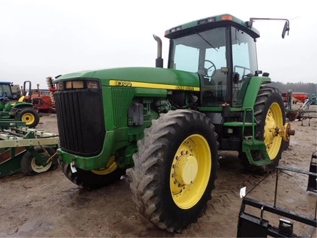 John Deere 8300 Equipment Image0