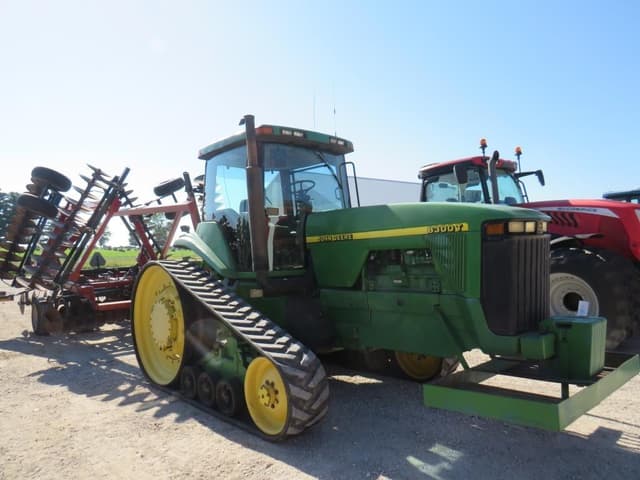 Image of John Deere 8300T equipment image 2