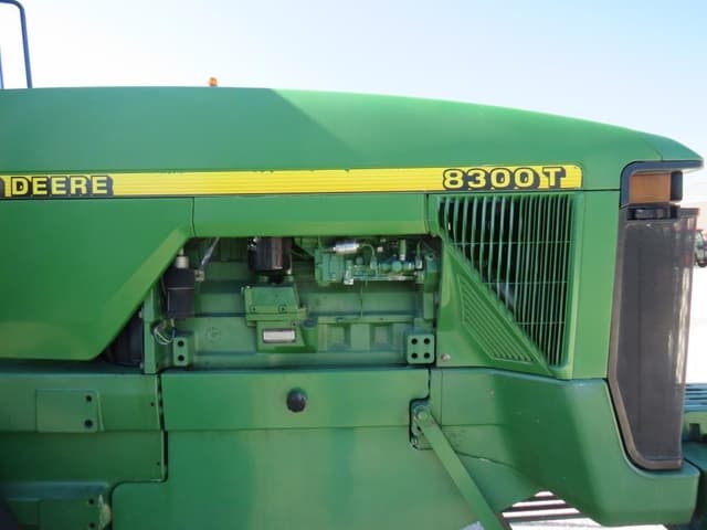 Image of John Deere 8300T equipment image 3