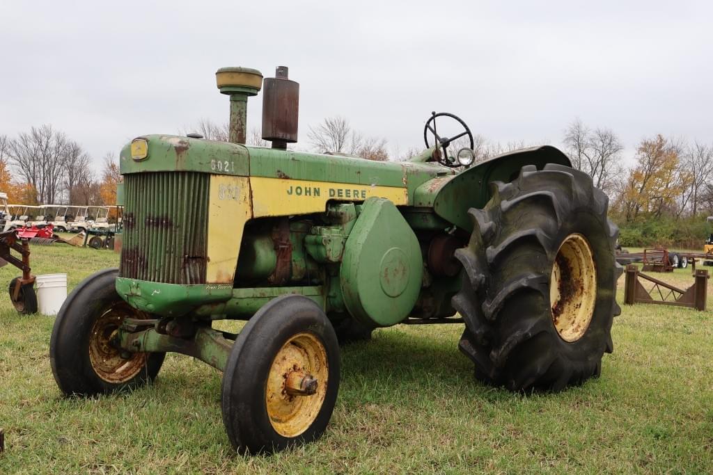 Image of John Deere 830 Image 1