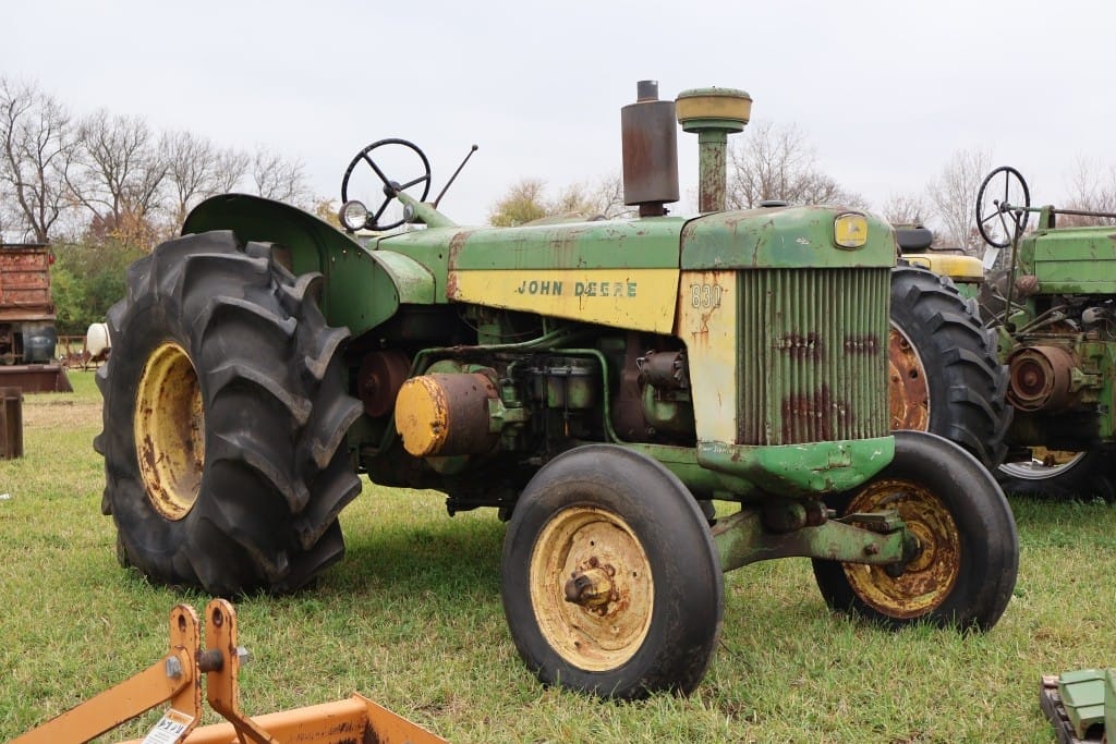 John Deere 830 Equipment Image0