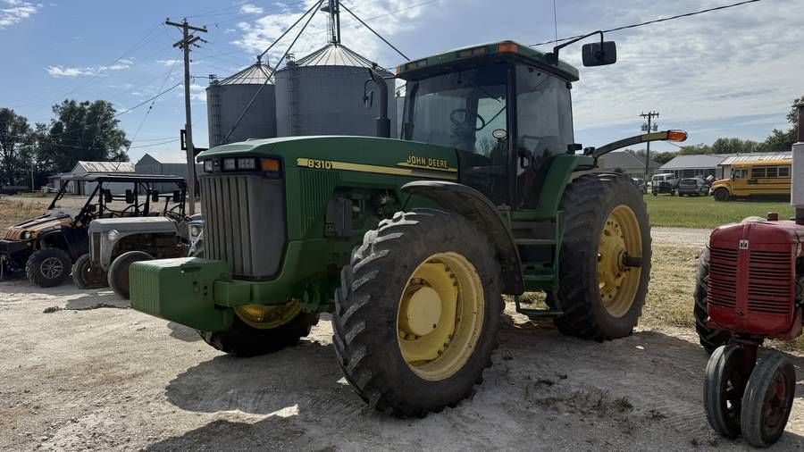 John Deere 8310 Equipment Image0